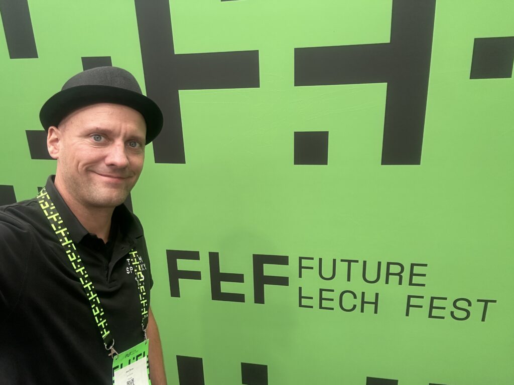 Messeroboter auf Future Technik Fest in Duesseldorf